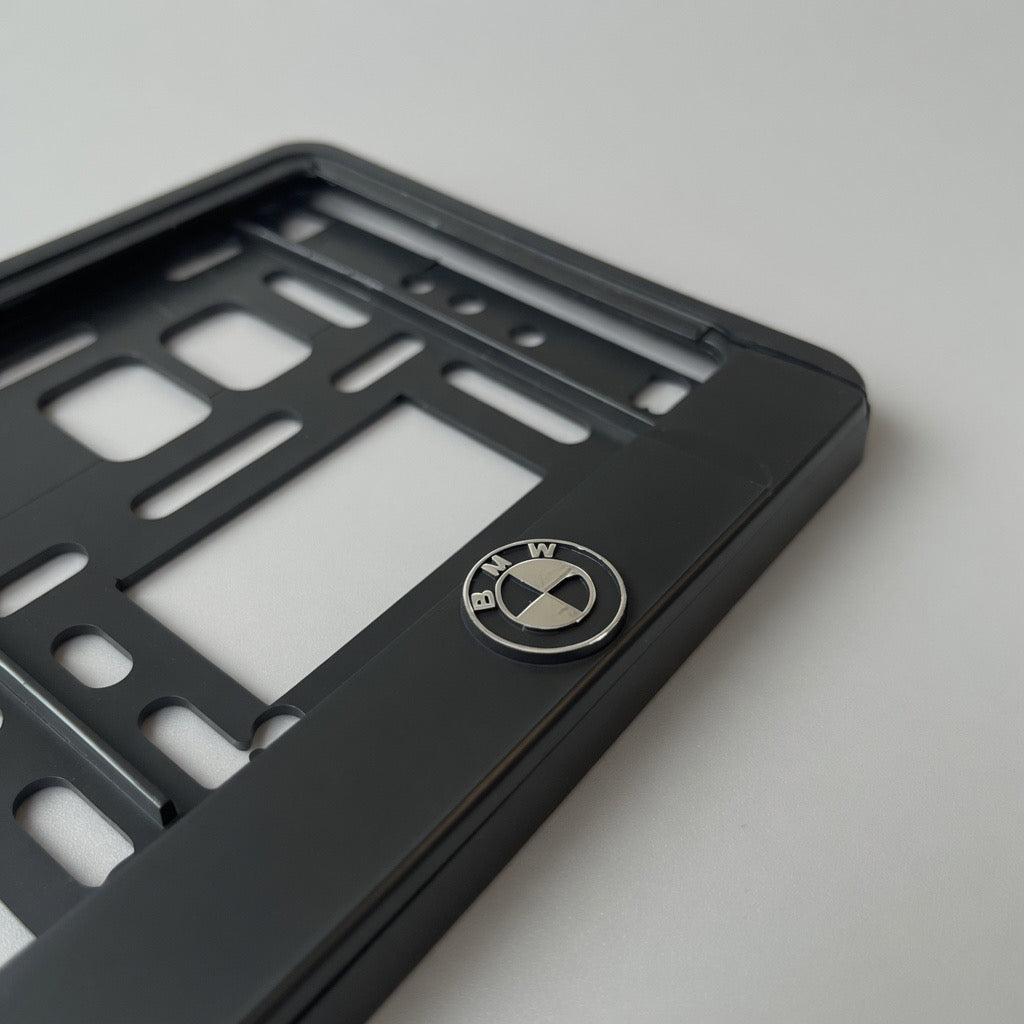 Portamatrículas BMW | Serie 1, 3, 5, X3, X5 | Logo y Letras 3D Cromadas