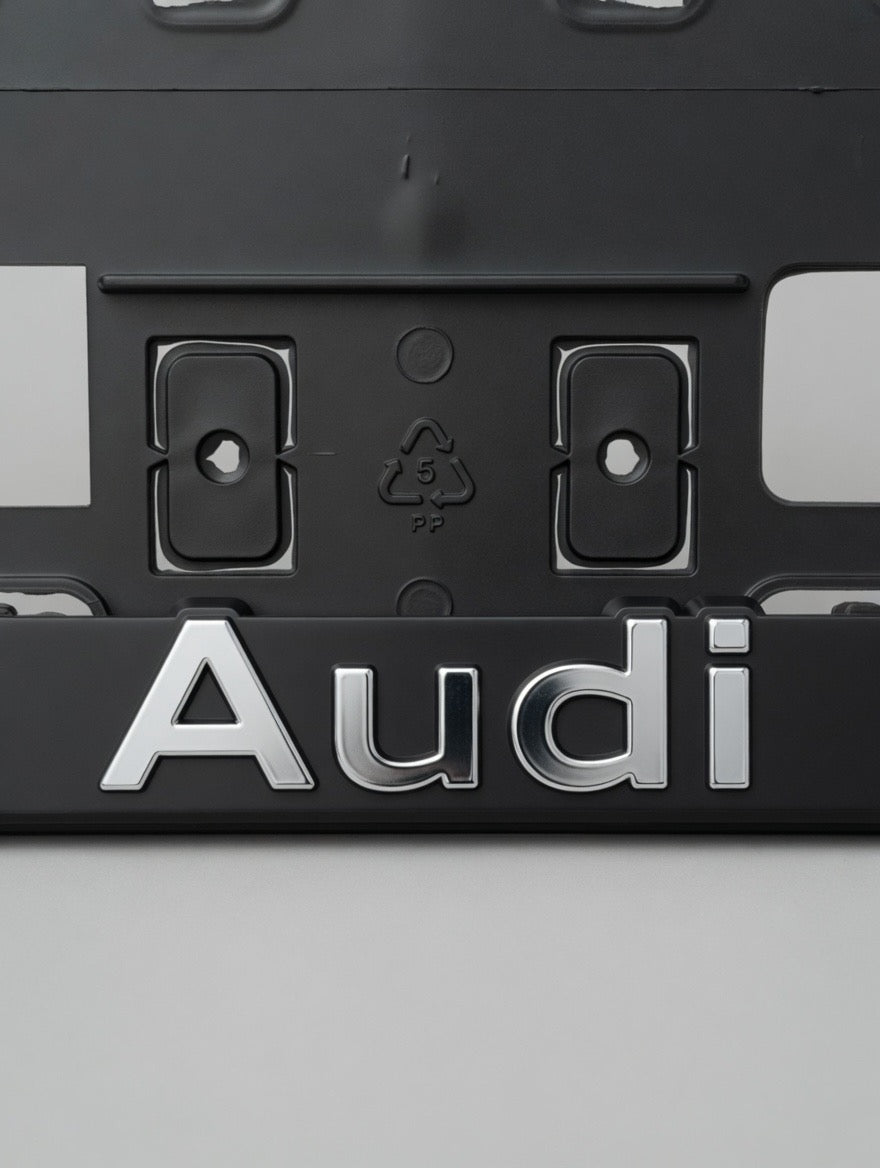 Portamatrículas Audi | A3, A4, A6, Q3, Q5 | Logo y Letras 3D Cromadas