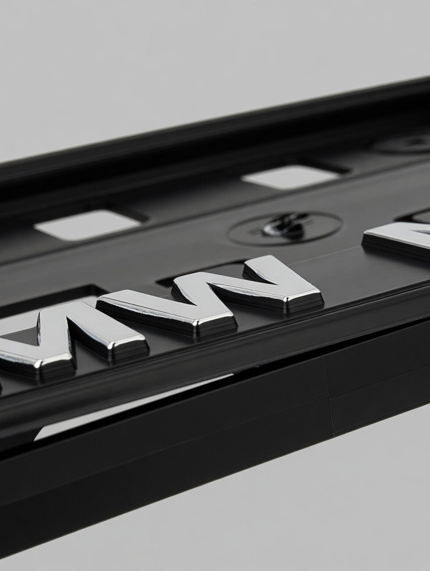 Portamatrículas BMW M Power | Serie 1, 3, 5, X3, X5 | Logo M a Color y Letras 3D Cromadas