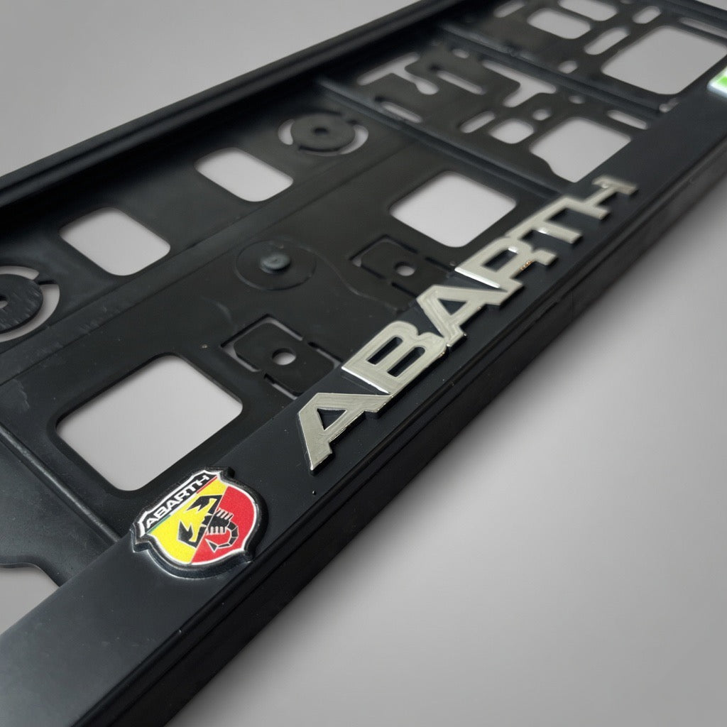 Portamatrículas Abarth | 500, 595, 695, Punto | Logo Escorpión y Letras 3D Cromadas