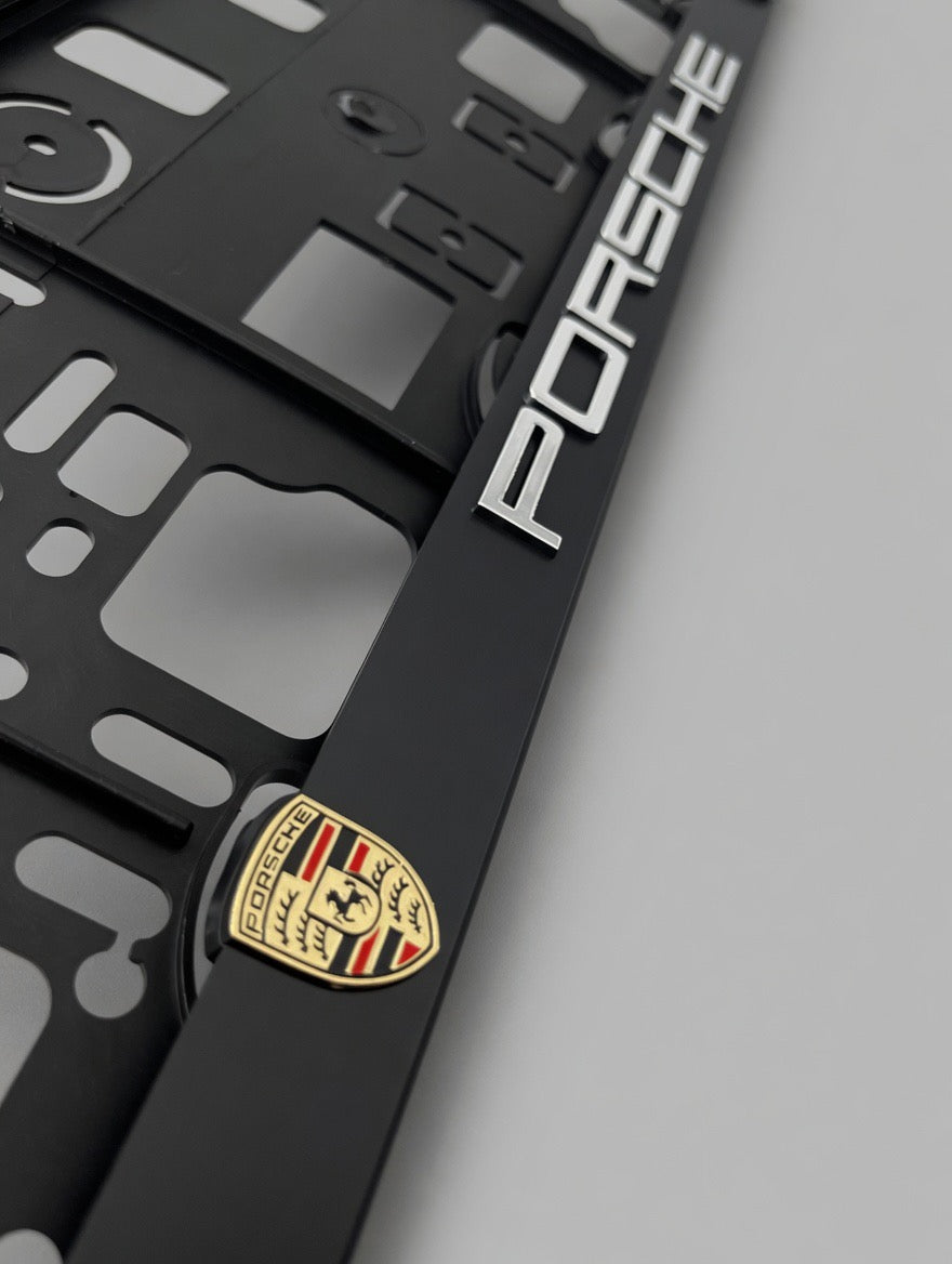 Portamatrículas Porsche 911, Cayenne, Macan, Boxster | Logo Dorado y Letras 3D Cromadas