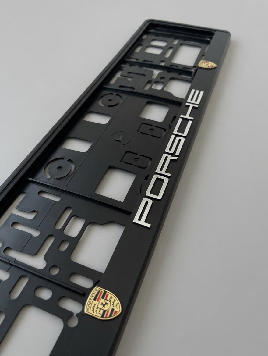 Portamatrículas Porsche 911, Cayenne, Macan, Boxster | Logo Dorado y Letras 3D Cromadas