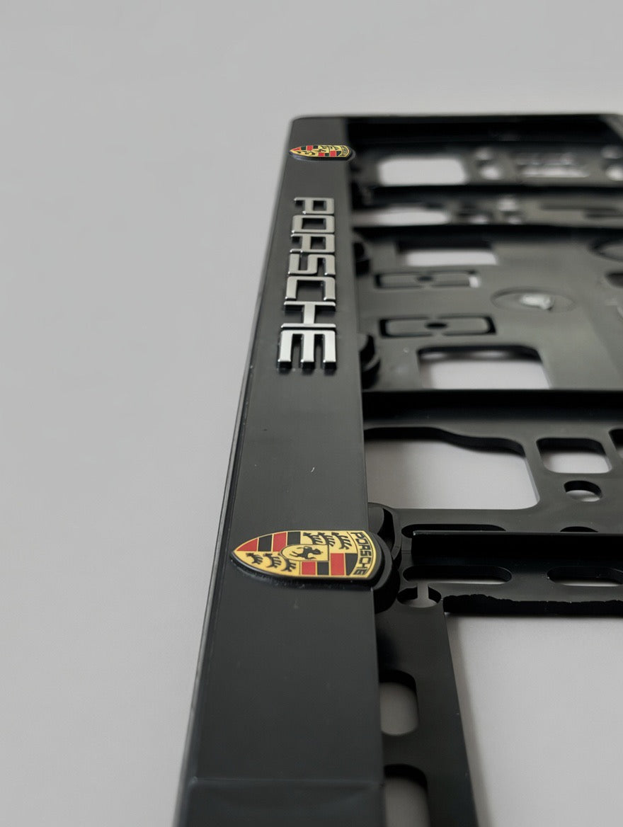 Portamatrículas Porsche 911, Cayenne, Macan, Boxster | Logo a Color y Letras 3D Cromadas