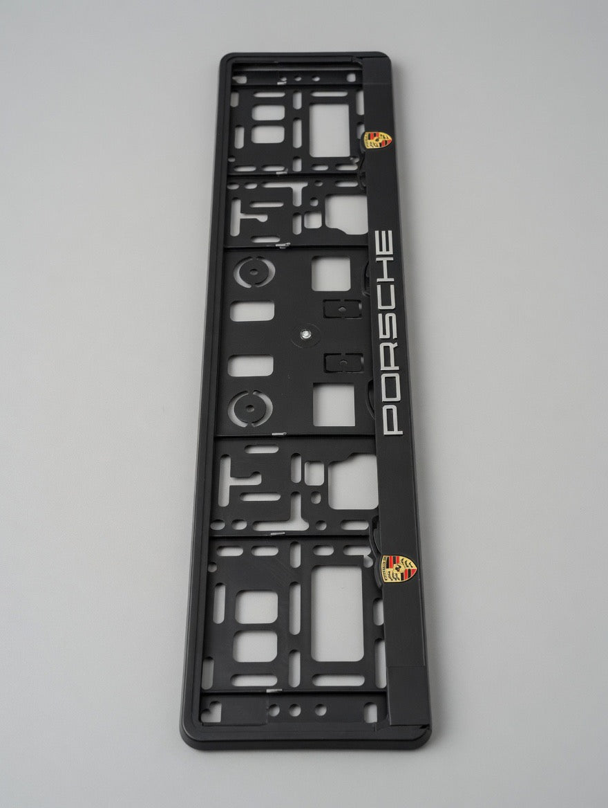 Nummernschildhalter Porsche 911, Cayenne, Macan, Boxster | Farbiges Logo und verchromte 3D-Buchstaben